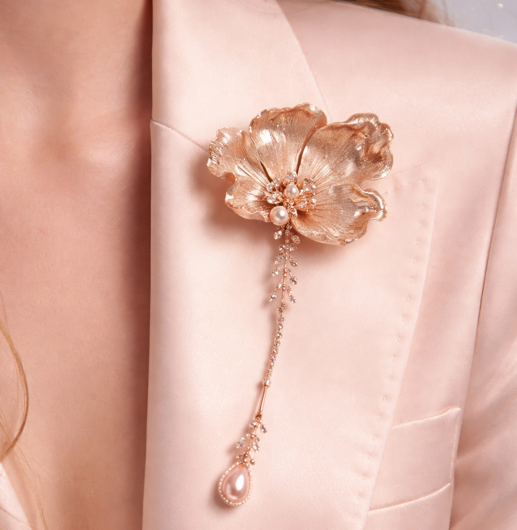 Brooches are Bringing the Vintage Trend Back in 2026