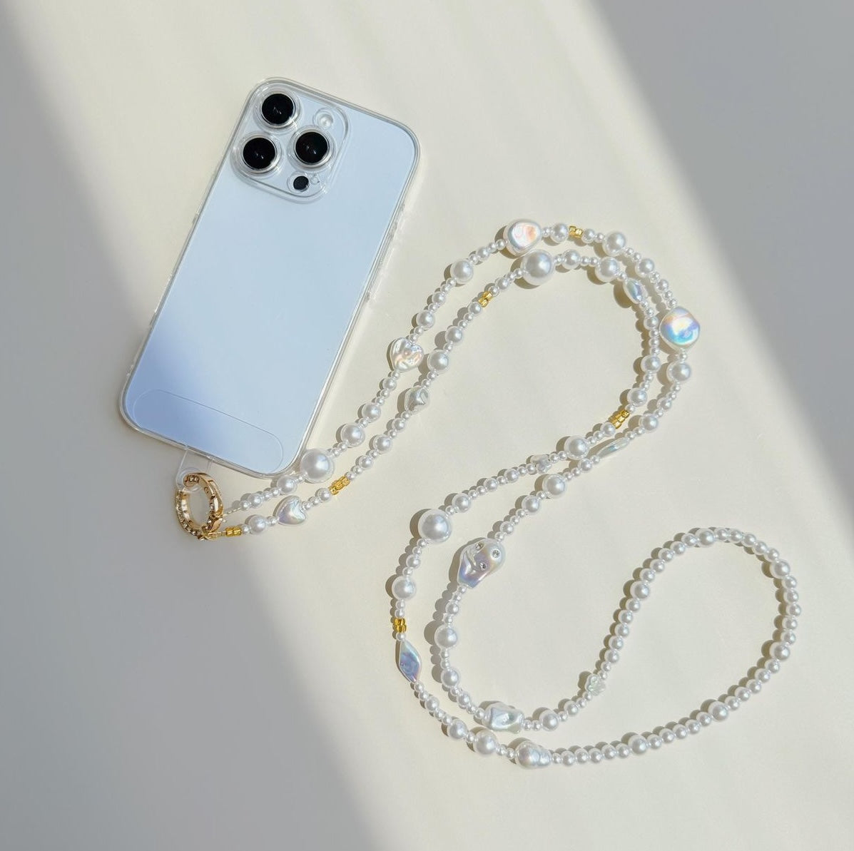 How to Style a Phone Chain with Outfits (Beginner Guide) – Amorella