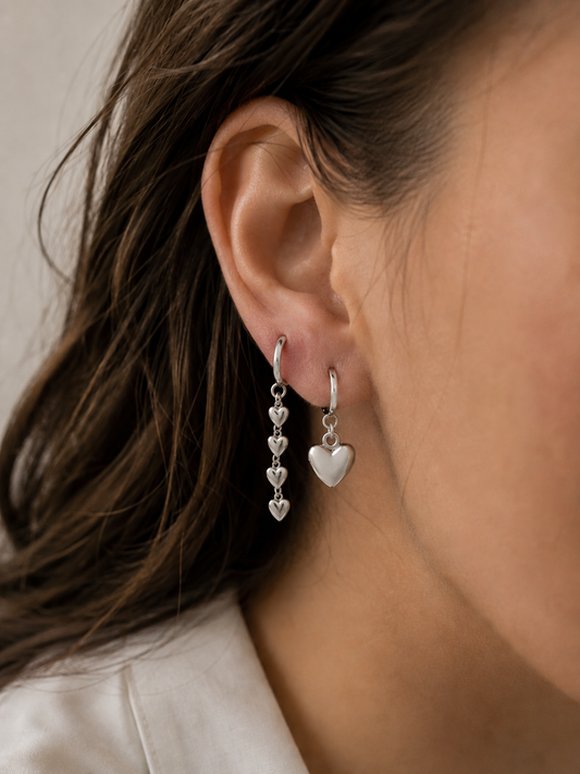 How to Style Confidently the Mismatched Earrings Trend